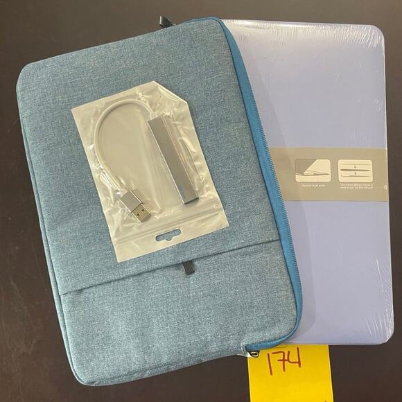 MacBook Air 11” shell and blue soft case - Picture 6 of 6